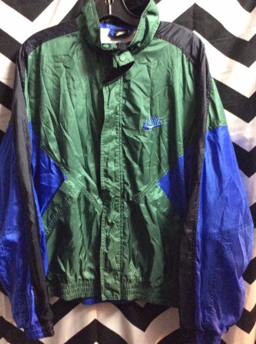NIKE WINDBREAKER – W/COLOR-BLOCK DESIGN